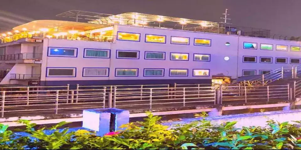 Polo Floatel Hotel in Kolkata Polo Floatel Hotel in Kolkata